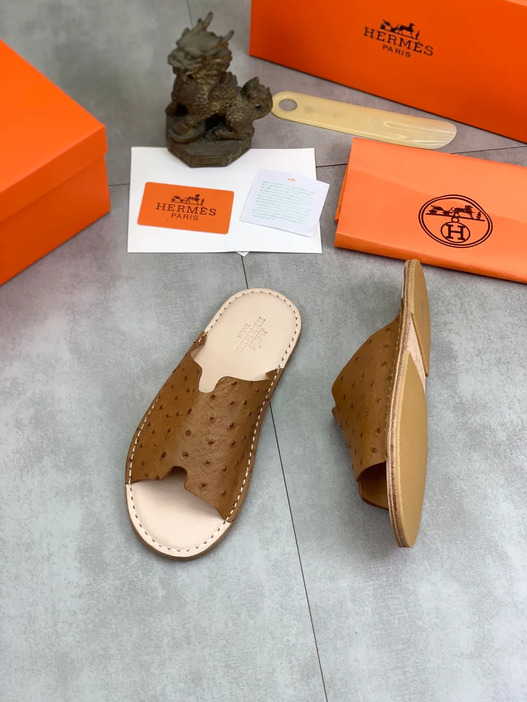 Men's men's shoes 💰P360 new model (genuine leather outsole series) new colors are coming simultaneously on the official website [HERMES] Hermès series: original development, original anatomy display, exclusive outsole [Material] Sole: original genuine leather sole with cow essence film 🌸. Fabric Original calfskin Lining: Imported cowhide, delicate and soft Code number: 38-44
